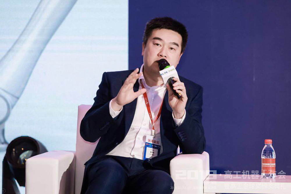 ELITE Robot CEO Dr. Cao Yunan delivered a speech at the round table of the Advanced Engineering Forum